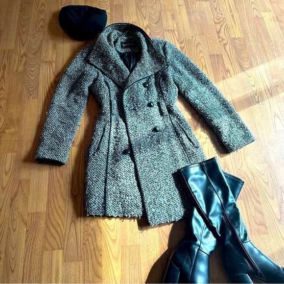 SOLD - Guess Jacket - Picture 2 of 4